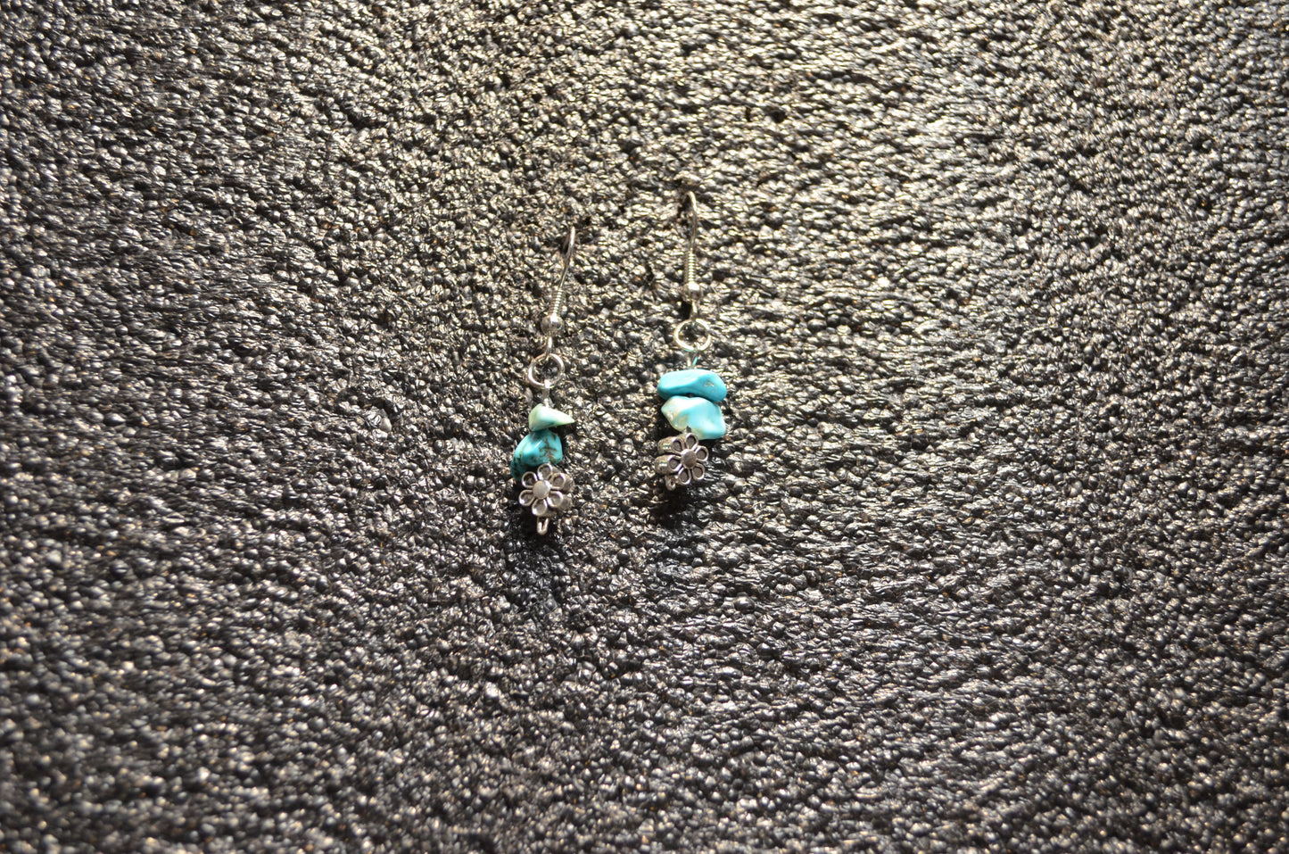 THREE PEACE SET OF TURGUOIS WIRE EARRINS