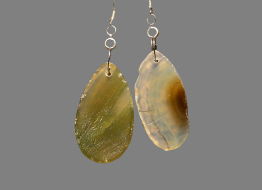 CLEAR GREEN AGATE EAR RINGS